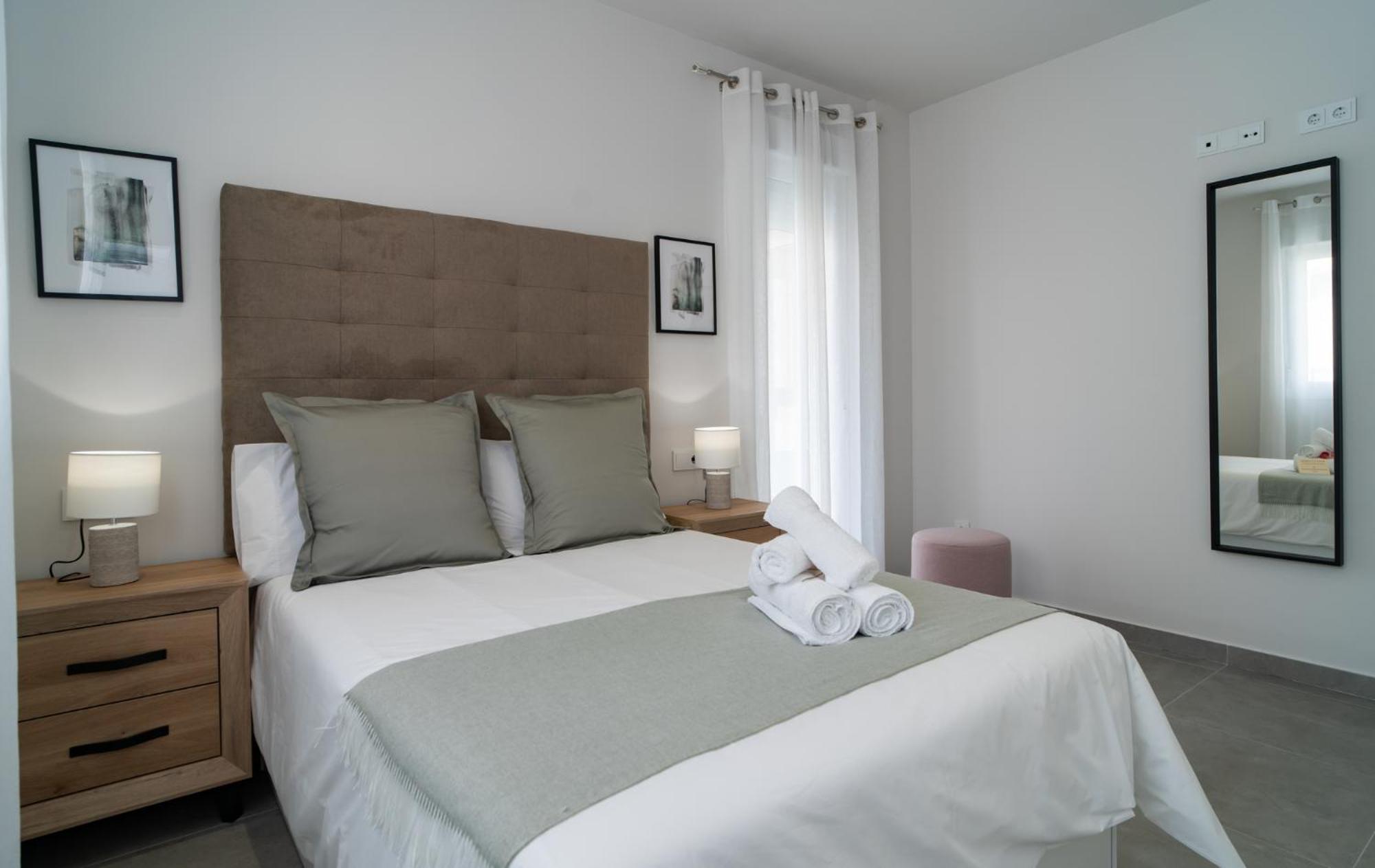 Aac Malaga - Apartamento Con Terraza, Muy Amplio, Totalmente Equipado, Cerca Del Centro Y Nuevo! 客房 照片