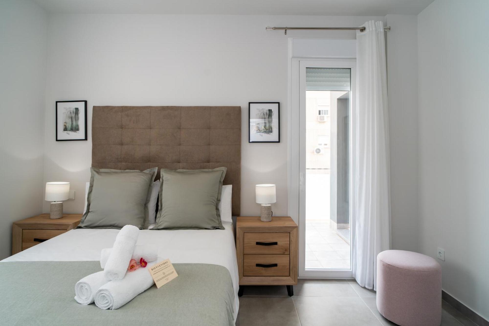 Aac Malaga - Apartamento Con Terraza, Muy Amplio, Totalmente Equipado, Cerca Del Centro Y Nuevo! 客房 照片
