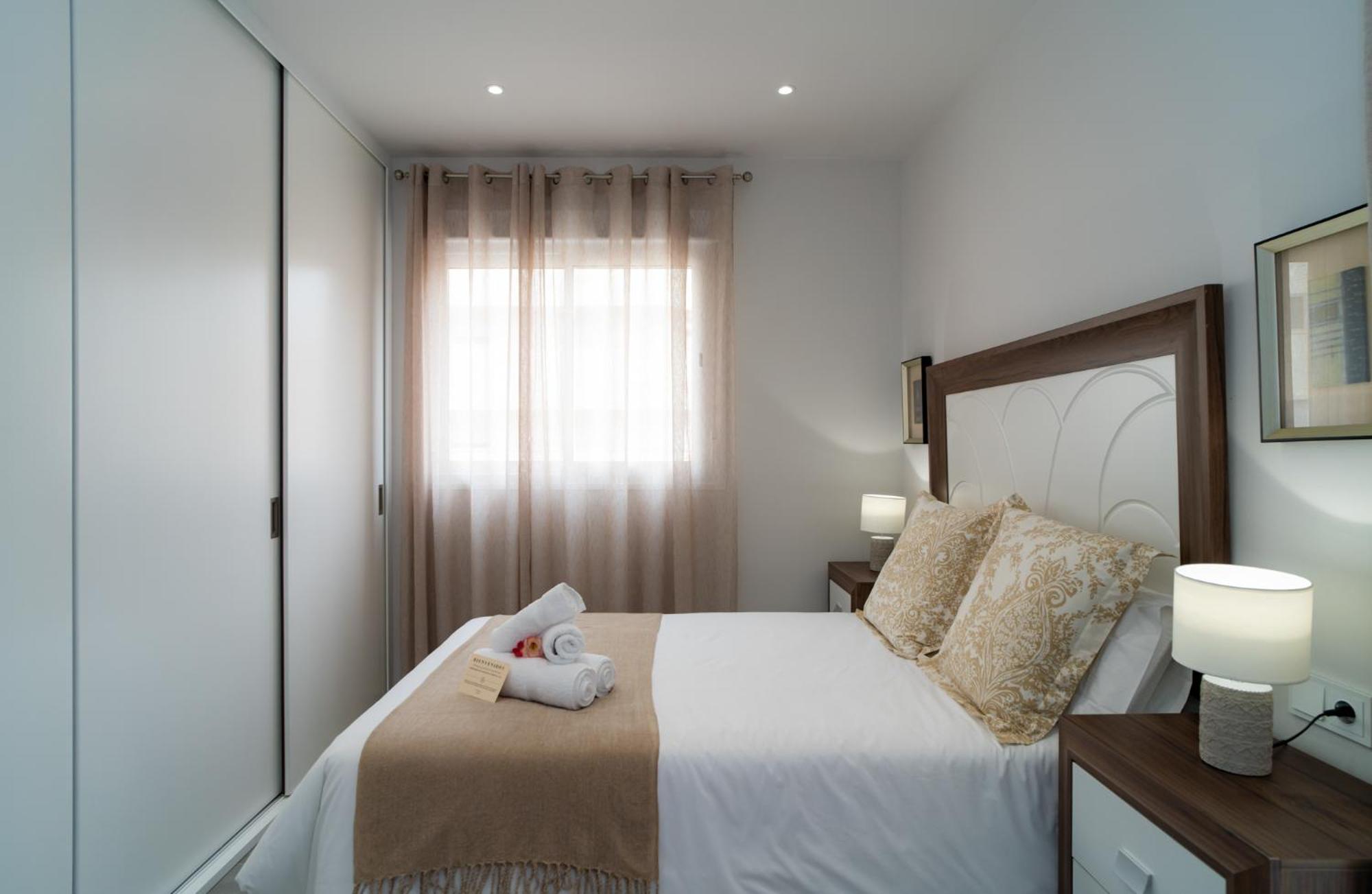 Aac Malaga - Apartamento Con Terraza, Muy Amplio, Totalmente Equipado, Cerca Del Centro Y Nuevo! 客房 照片
